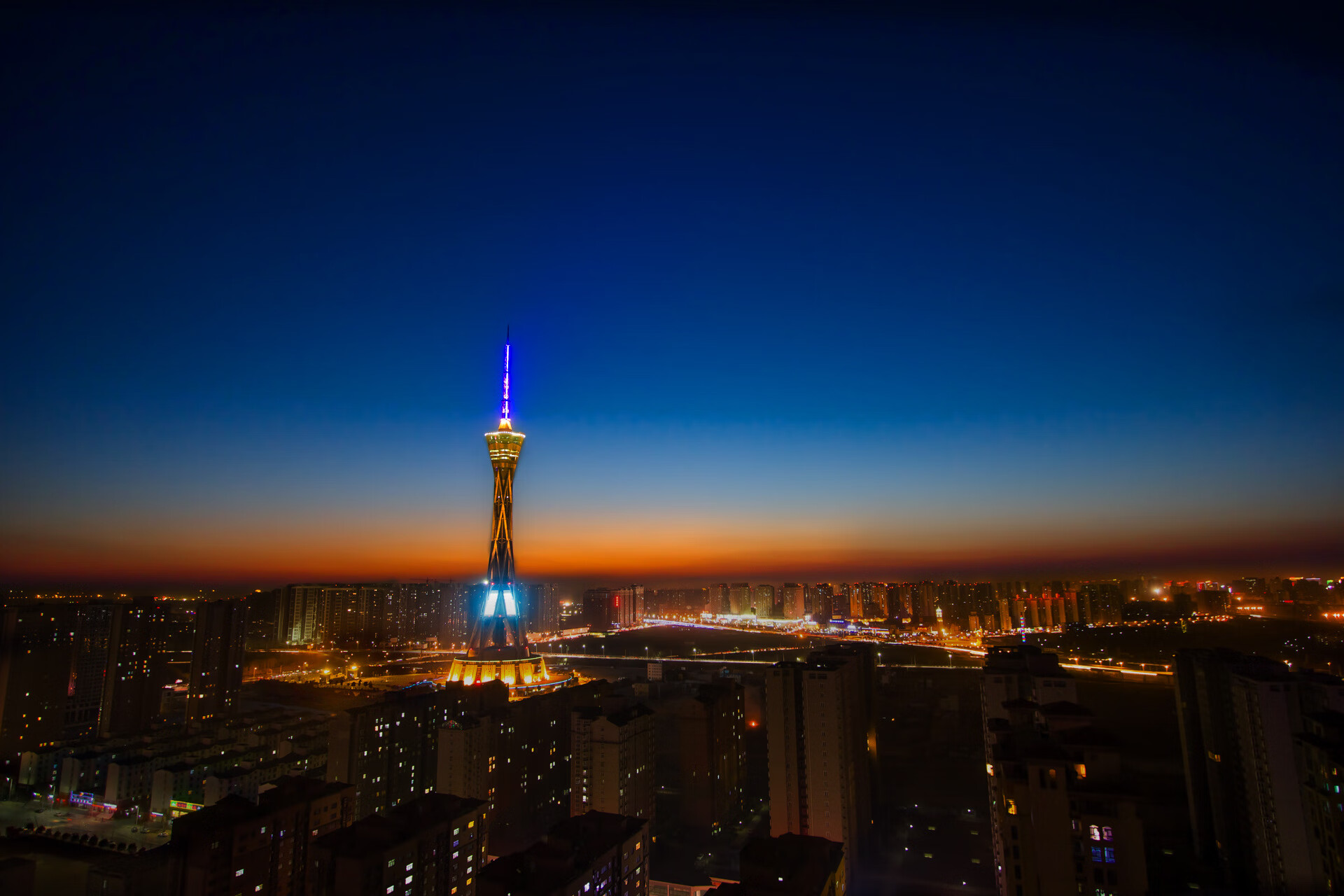 乐鱼体育网址入口-德甲比赛中裁判判罚的风险控制，足球裁判影响比赛